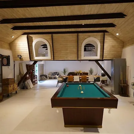 וילה Luxurious Country House With Unique Atmosphere פרדריקה