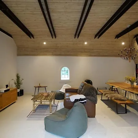 Luxurious Country House With Unique Atmosphere וילה