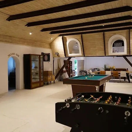 Luxurious Country House With Unique Atmosphere וילה