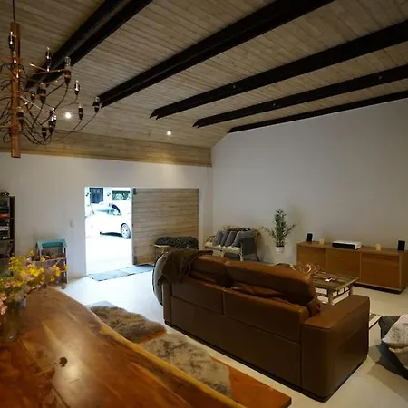 וילה Luxurious Country House With Unique Atmosphere